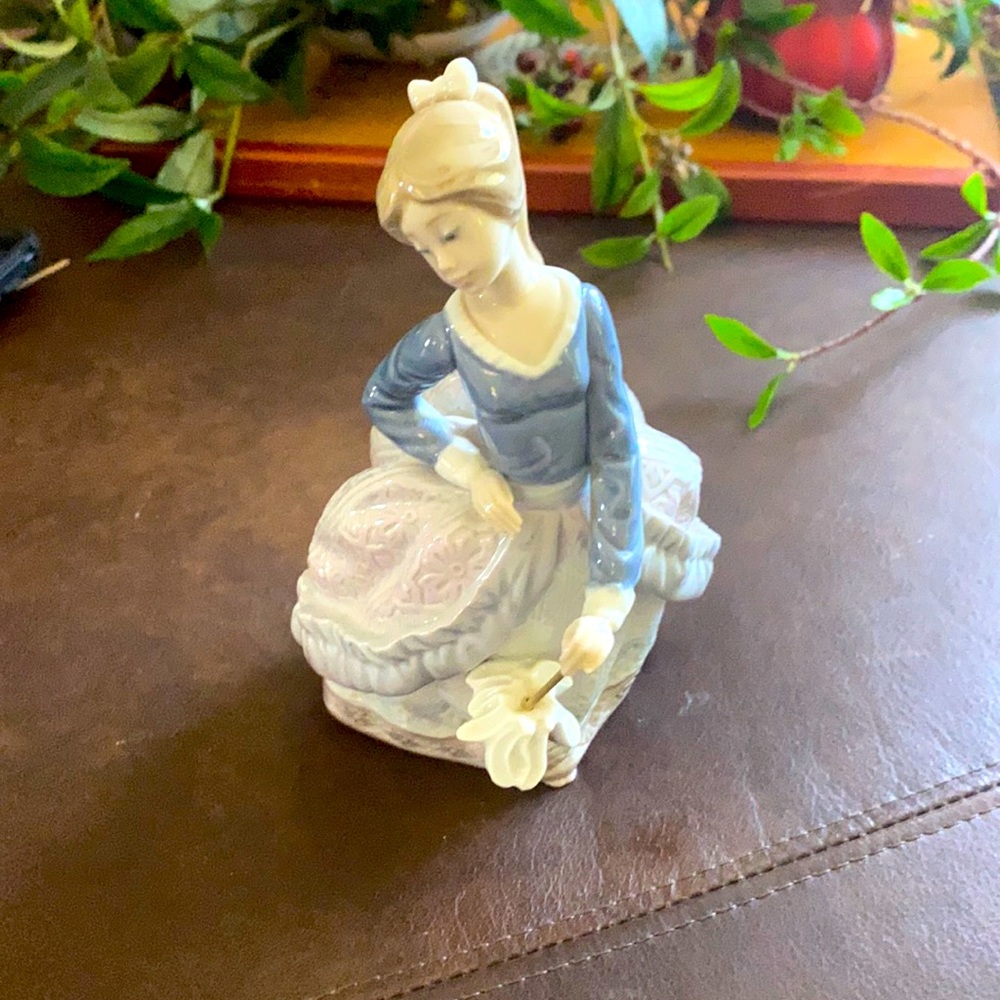 Lladro Girl with Parasol